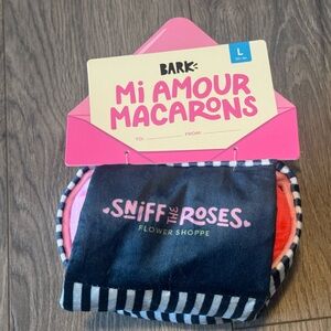 New Bark Dog Toy Mi Amour Macarons Sniff Roses Crinkle Squeakers Treat Trap Sz L